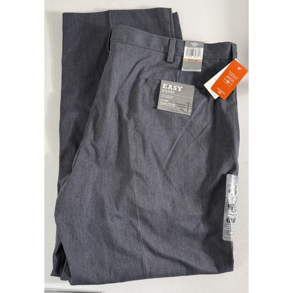 NWT Dockers Easy Khaki D3 Mens 42x30 Classic Fit‎ Pleated Stretch  Pants Gray